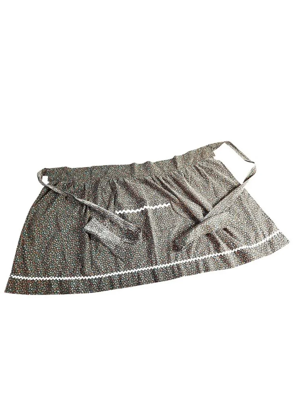 Apron Floral Pocket Rickrack Trim cottagecore grannycore Vtg country kitchen